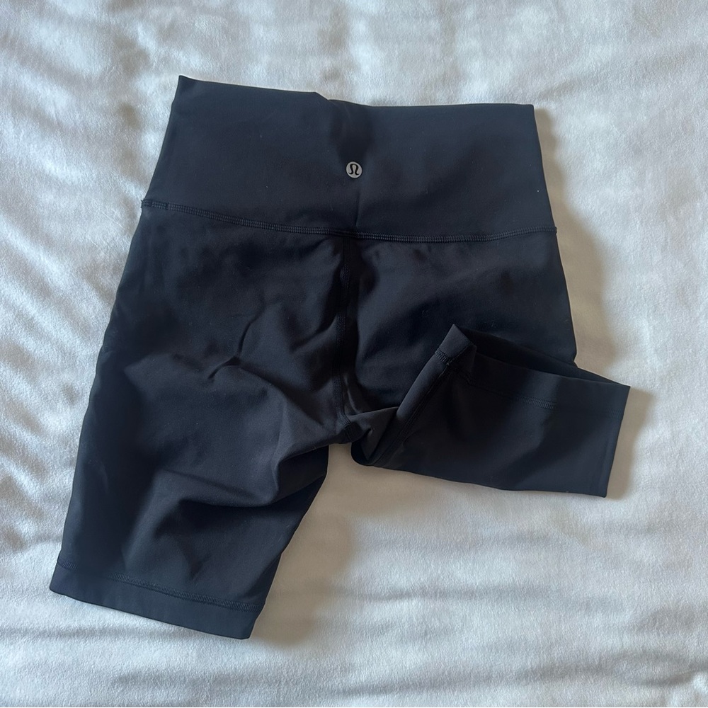 Lululemon Black Biker Shorts Size 6 – Like New / Barely Worn - Picture 2 of 3